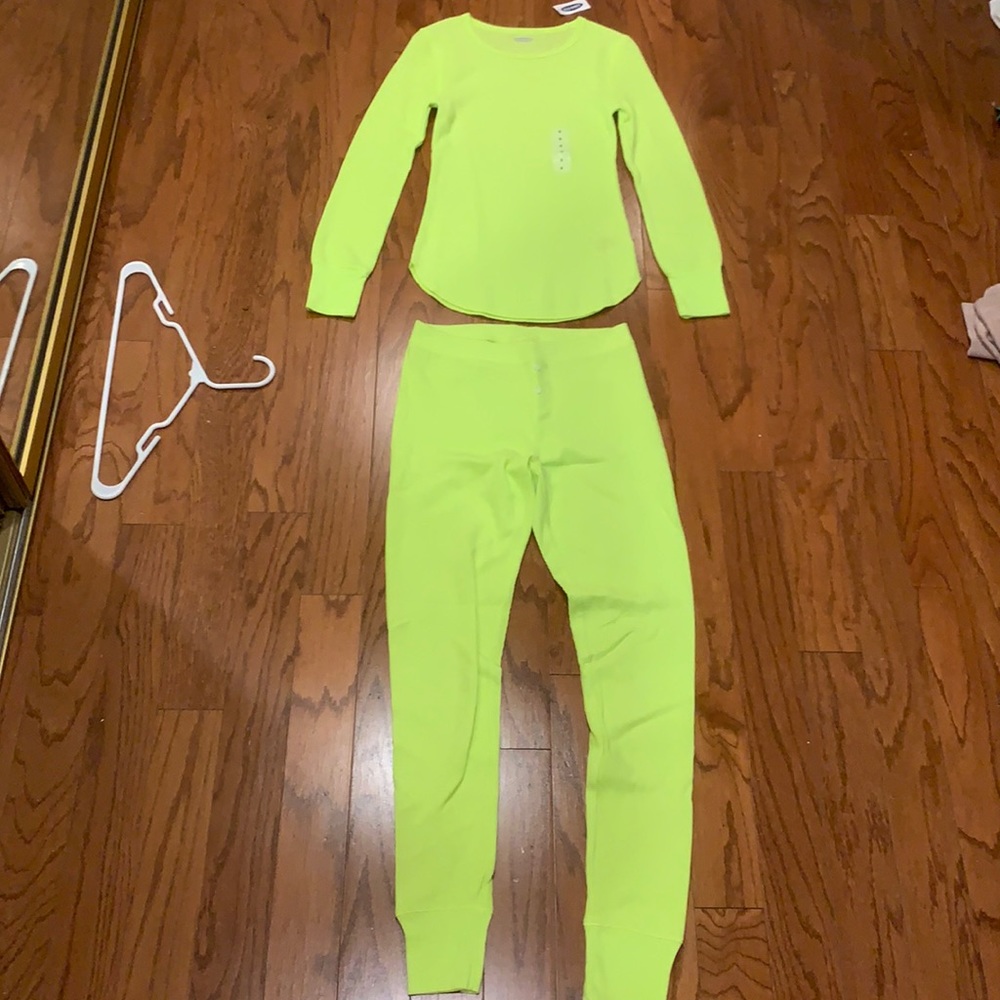 Neon yellow thermal set